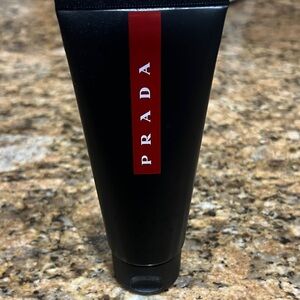 Prada shower gel Carbon Una Rossa scent